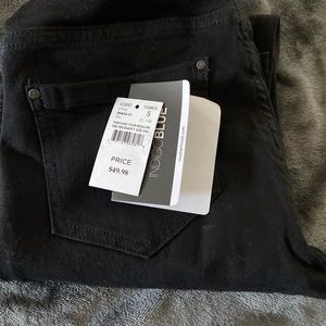 Maternity capris size small